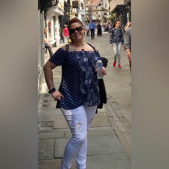 Like New Beautiful blue off the shoulders Dorsey Perkins blouse - Picture 3 of 12